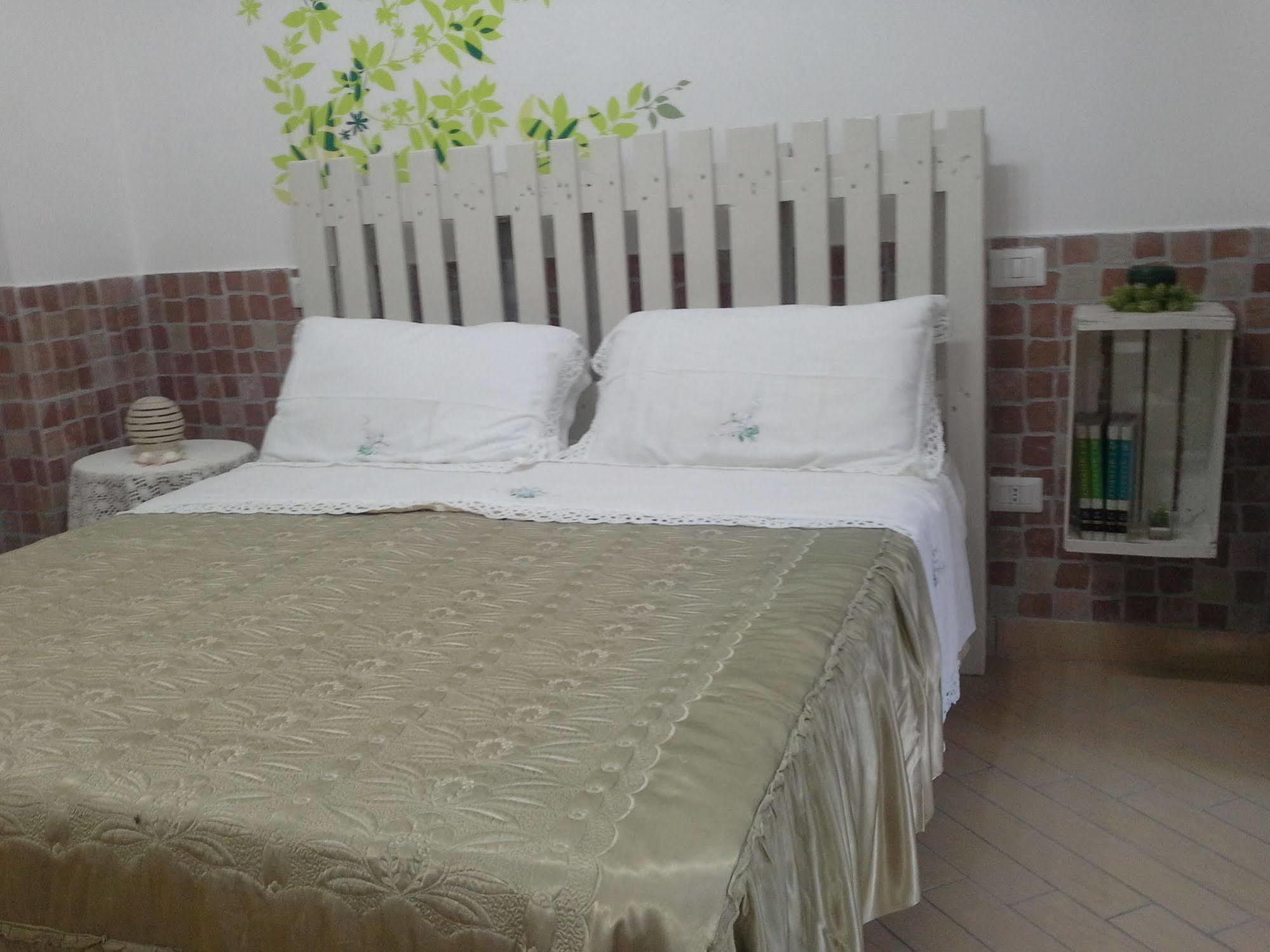 I Giardini Di Capodimonte 2 Bed & Breakfast Наполи Екстериор снимка